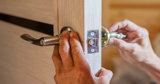 Установка и замена дверной ручки в Ахтубинске от 280 руб. – Мастер24, монтаж фурнитуры, недорого